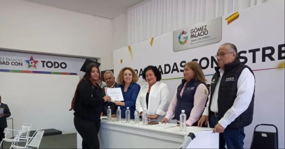 Cerca de 100 mujeres recibieron su constancia que acredita la conclusión de estudios de primaria o secundaria, en los Talleres de Empoderamiento para el Bienestar, así como certificación en cuidado básicos de adultos mayores y capacitación de oficios no tradicionales como soldadura, carpintería y electrónica.