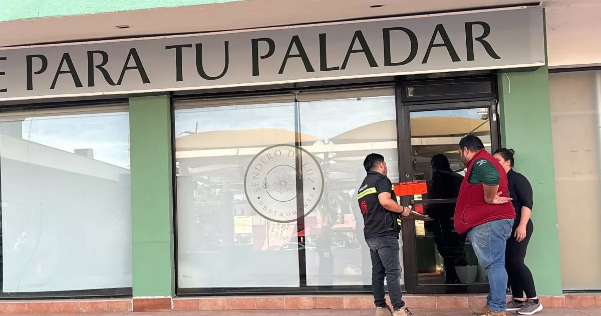 Se dio a conocer que en el lugar se encontraron productos sin protección al ambiente, condiciones inadecuadas de almacenamiento y refrigeración oxidada.