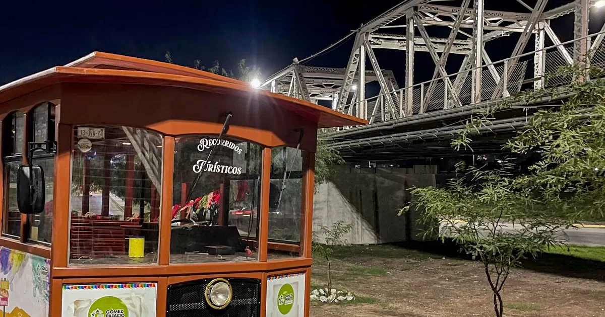 Esta iniciativa permite a los ciudadanos disfrutar de un recorrido en tranvía por los sitios emblemáticos de La Laguna a cambio de la donación de un juguete.
