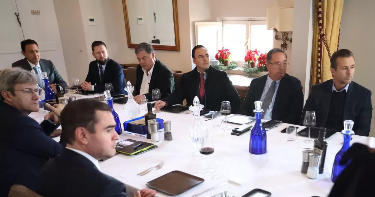Se reúne gobernador Manolo Jiménez con empresas italianas del ramo automotriz