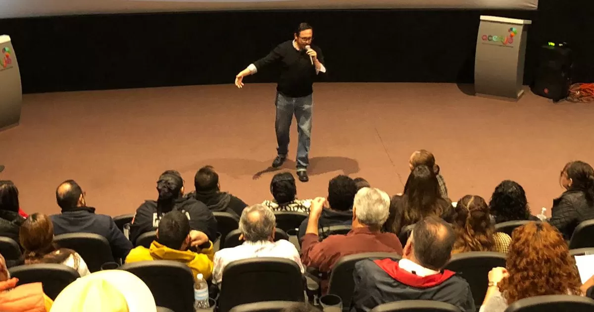 Durante el evento, se entregaron reconocimientos a representantes de bases de taxis y rutas de transporte urbano y rural, quienes participaron en una serie de ocho talleres centrados en la prevención de la violencia