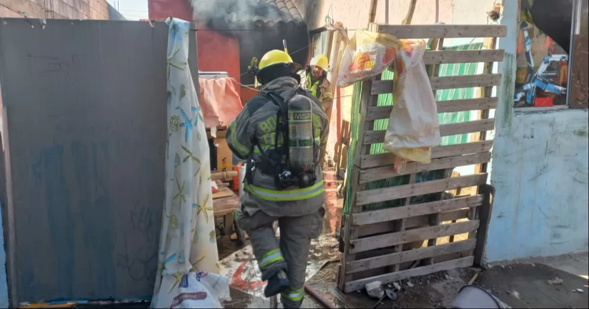 Incendio consume vivienda en colonia Monterreal de Torreón