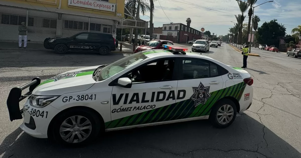 Juan de Dios Luna Graciano, jefe operativo de la dirección de Tránsito y Vialidad explicó que actualmente se encuentra cerrada a la circulación la avenida Madero desde la calle Centenario hasta la  Santiago Lavín.