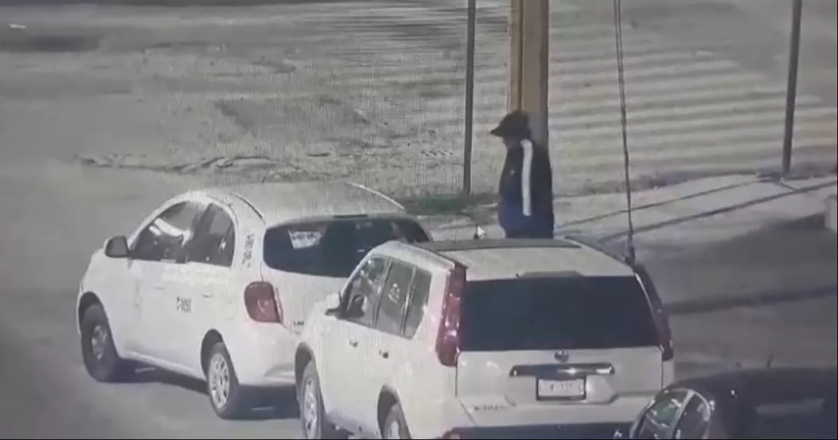 Se informó que el hombre fue detectado cerca de las 6 de la mañana observando carros estacionados de manera sospechosa.