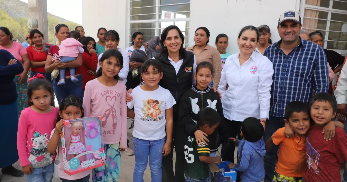 En su compromiso por mejorar las condiciones de vida de quienes más lo necesitan, la Presidenta Honoraria del DIF Coahuila, Liliana Salinas Valdés, realizó una gira por los los ejidos Rincón de García y Mala Noche, del municipio de San Pedro, así como al Lucio Blanco y Estanque de León, en el municipio de Cuatro Ciénegas.