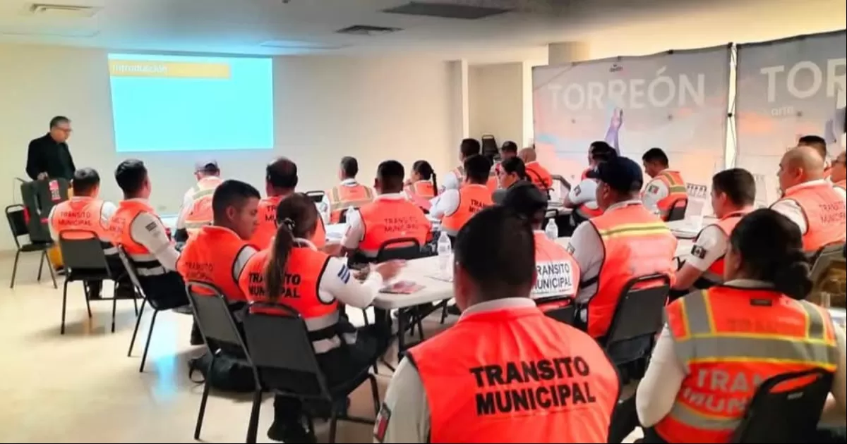 Uno de los grupos que se capacitó fue el personal de Tránsito y Vialidad, que fueron orientados en temas concernientes a mejorar la calidad en la atención al turismo, como el saber dirigirlos a los lugares emblemáticos de Torreón o guiarlos a las zonas hoteleras y de servicios.