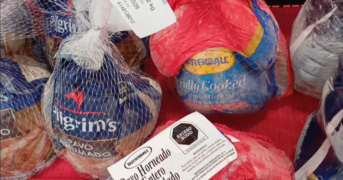 Así lo informó Jesús Rentería Maldonado, jefe regional de COPRISED al recordar que, para el Gobierno del Estado de Durango, es importante garantizar la calidad de los alimentos como: carnes, aves, dulces y abarrotes, que se ofertan en el mercado con el objetivo de minimizar los riesgos sanitarios de la población.
