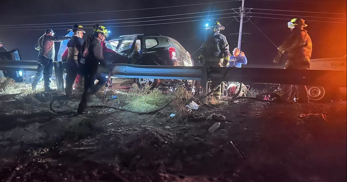 El hecho que se registró sobre la carretera San Pedro - “La Cuchilla”, a la altura del ejido San Miguel, movilizó a cuerpos de emergencia debido a que se reportaron personas lesionadas de gravedad.