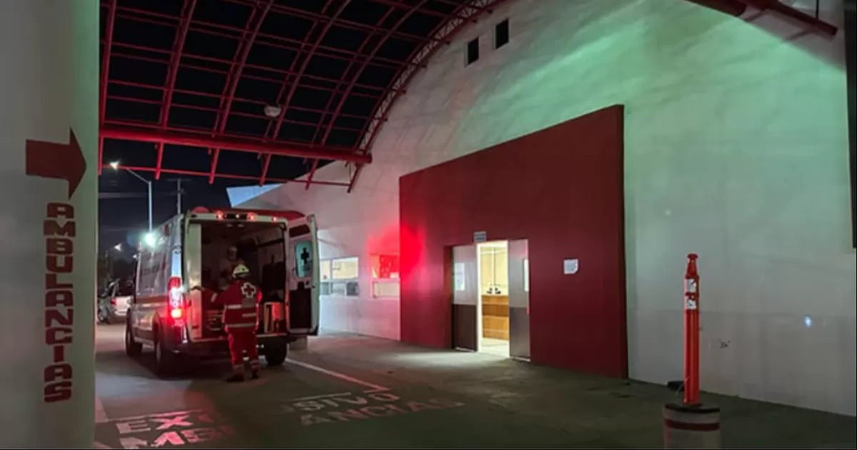 Los médicos al ver la gravedad de las heridas, la abordaron a una ambulancia y la trasladaron al Hospital Materno Infantil para que recibiera atención más especializada.