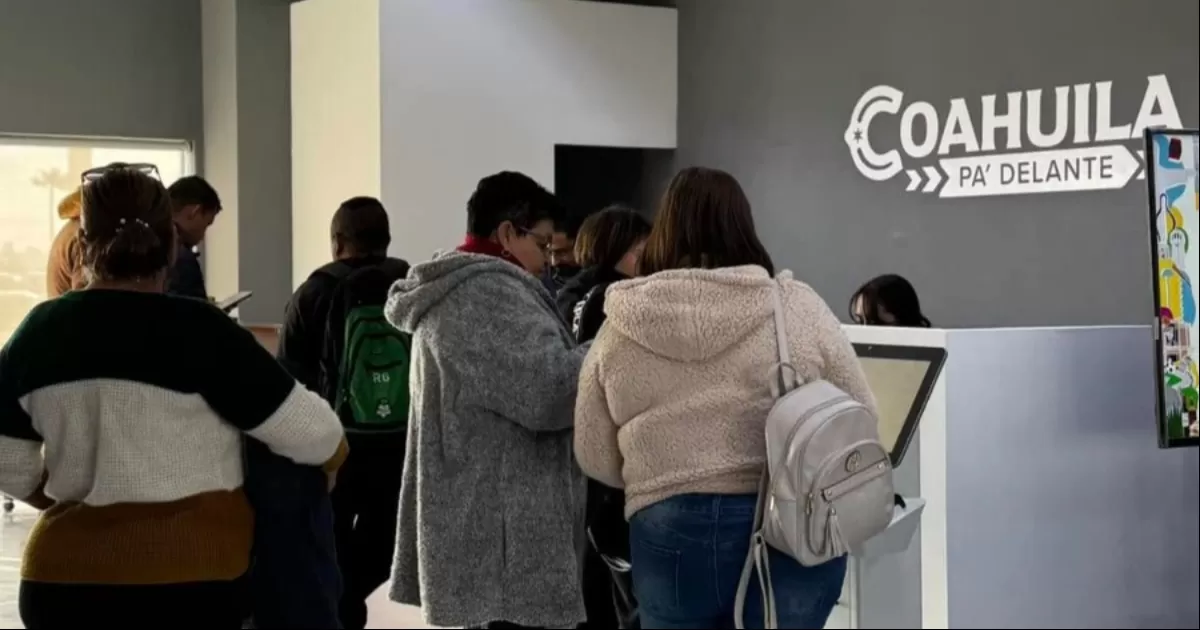 Leticia Castaño Orozco, Administradora Local de Recaudación de Rentas en este municipio, informó que desde temprana hora la gente empezó a llegar y la afluencia se registró en importante cantidad de ciudadanos que viven en la zona norte.