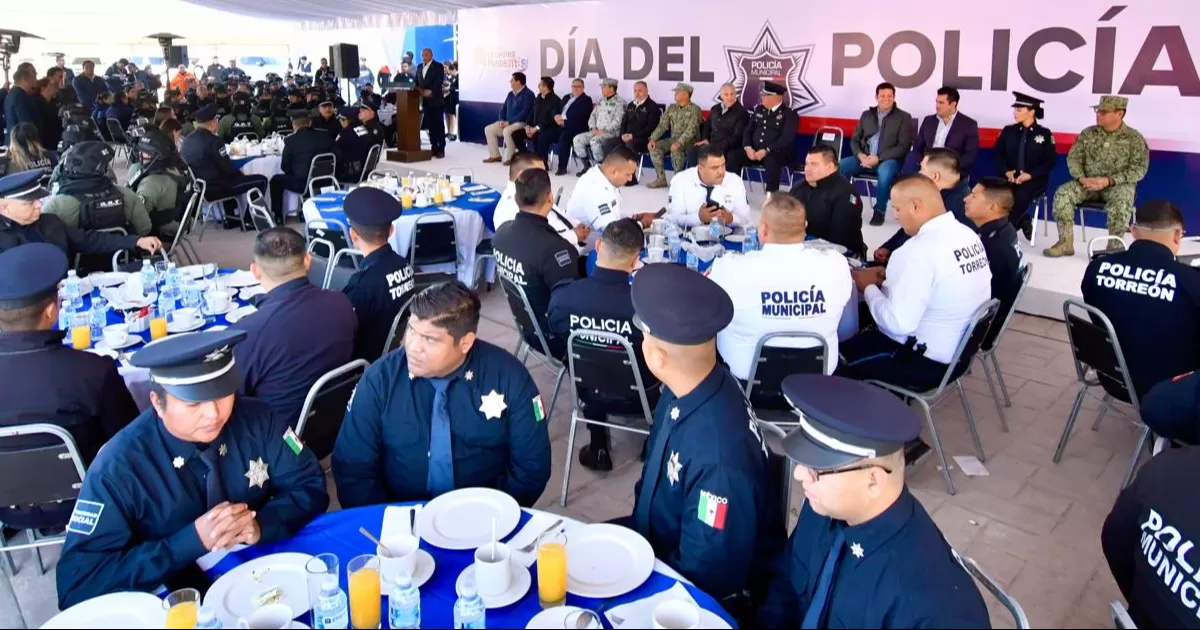 Celebran a Policías de Torreón y anuncian incremento salarial