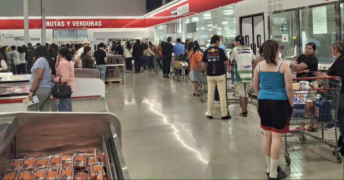 Trabajadores de la tienda Costco informaron que, por el momento, no cuentan con instrucción de limitar la venta de Roscas de Reyes a cierto número por socio, aunque es una posibilidad en caso de que la demanda se salga de control en los próximos días; también pidieron a los clientes acudir con orden y calma, toda vez que habrá producto disponible, incluso después del 6 de enero.