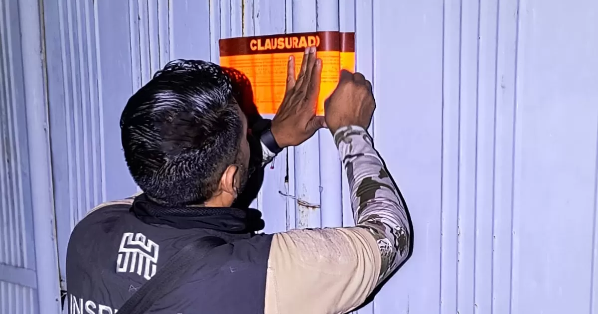 Los custodios detectaron a más de 200 menores consumiendo bebidas alcohólicas en el establecimiento, ubicado en la colonia San Ignacio.