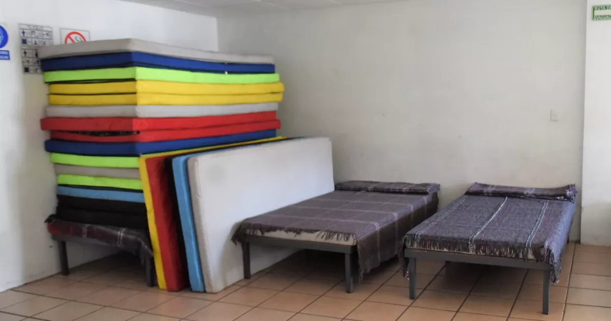 Como parte de las acciones del Operativo Abrigo, los elementos de la dependencia atienden comúnmente a personas en situación de calle, trasladándolos a los refugios temporales, o en caso de que no acepten, se les entrega alimento y bebidas calientes, además de cobijas para que aminoren el frío.