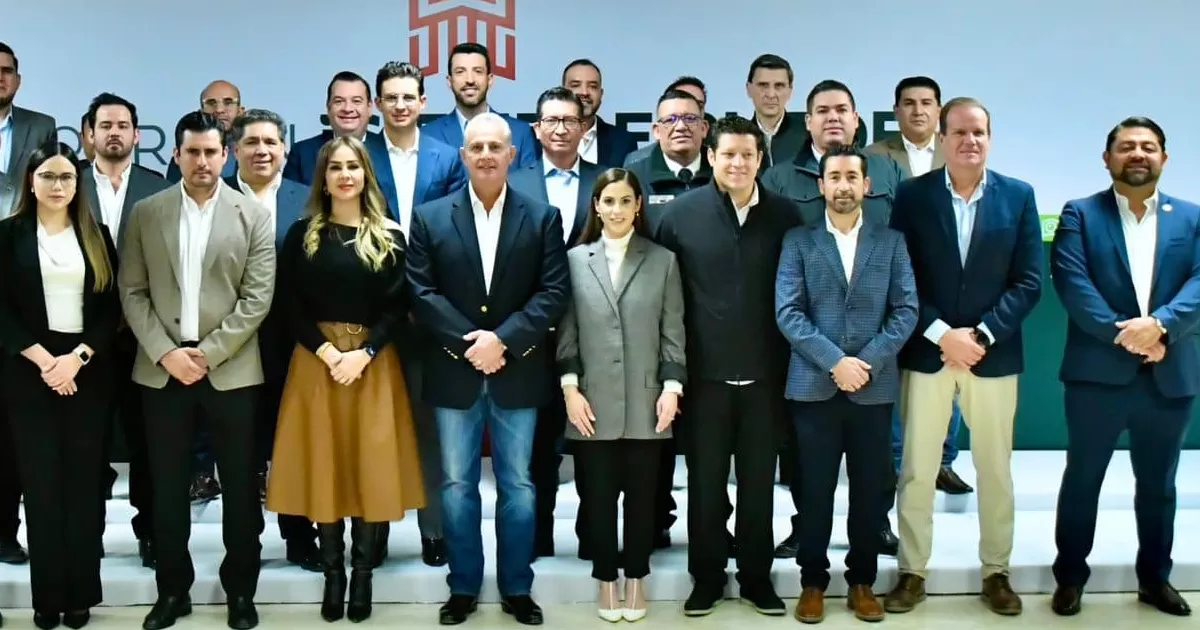 En su mensaje los llamó a construir el municipio que todos quieren, dejó claro que no se trata de una segunda etapa si no una nueva visión de gobierno.