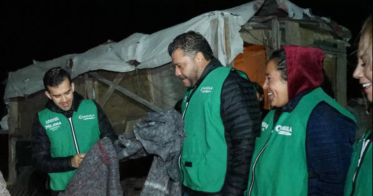 Manolo Jiménez Salinas, Gobernador de Coahuila mencionó “En un esfuerzo conjunto, el gobierno estatal y los municipios de Coahuila trabajamos para hacer frente a las bajas temperaturas y así proteger a la población más vulnerable, Mejora Coahuila encabeza estas brigadas, que consiste en la entrega de cobijas, despensas y chocolate caliente”.