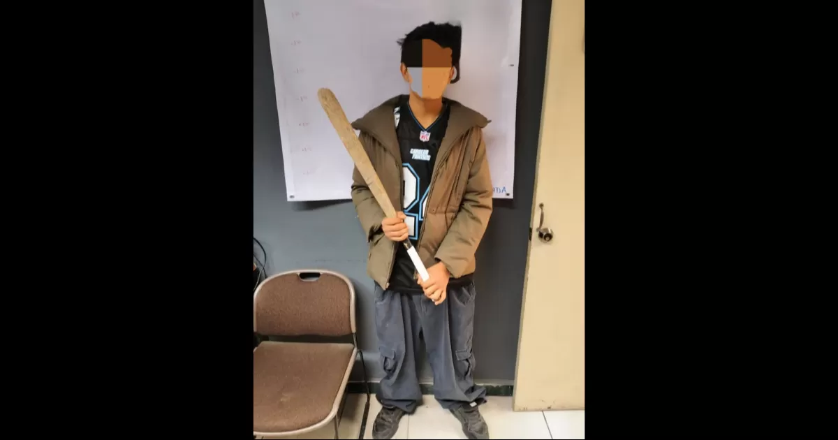 Menor asalta tienda de conveniencia y amenaza a cajero en Gómez Palacio