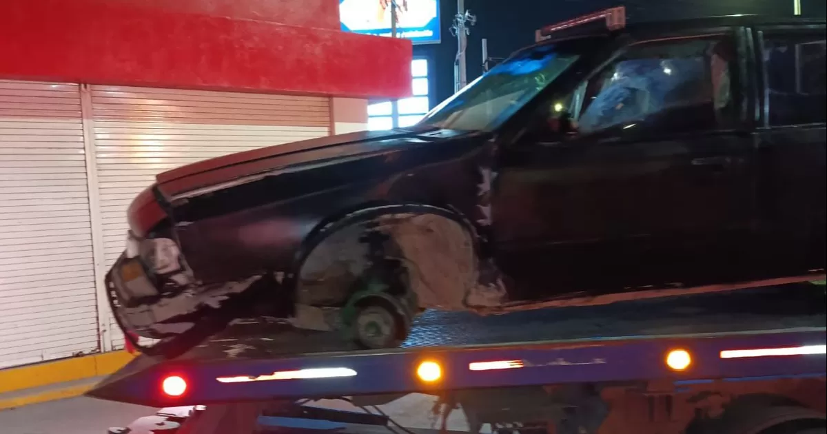 Chofer provoca volcadura y huye del lugar en Torreón