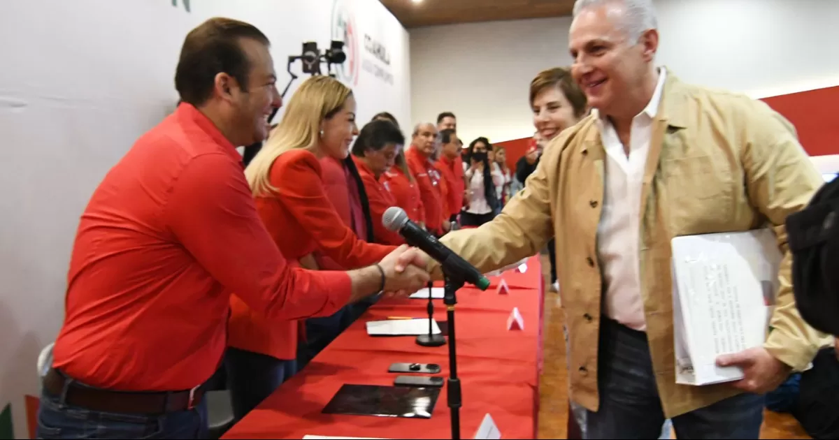 Se registra Román Cepeda como precandidato único a la alcaldía de Torreón