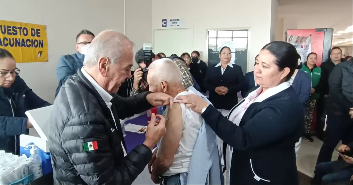 Fue el titular de la oficina estatal de salud, el doctor Eliud Aguirre, quien señaló que estas acciones se llevan a cabo por instrucción del Gobernador de Coahuila, Manolo Jiménez Salinas, quien busca que la población cuente con una cobertura completa contras las enfermedades de temporada y también contra las que se encuentran contempladas dentro del cuadro básico.