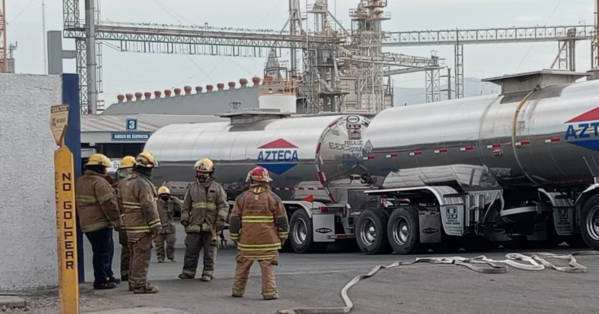 Evacuan a trabajadores por fuga de gas natural en Gómez Palacio