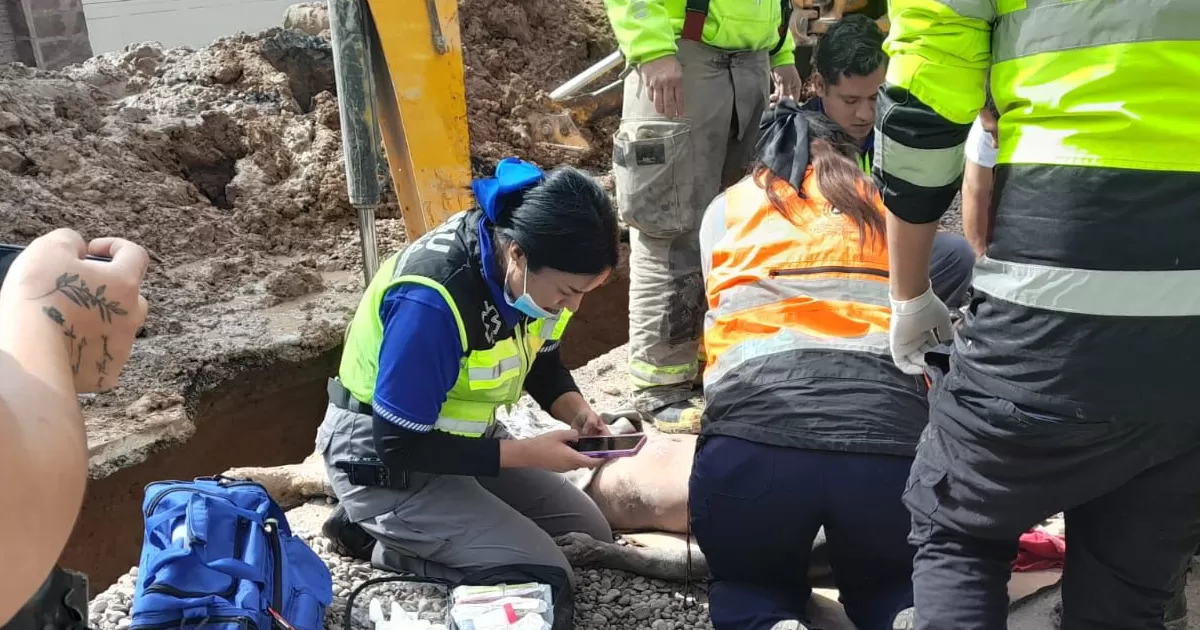 Muere trabajador al caer en zanja en Torreón