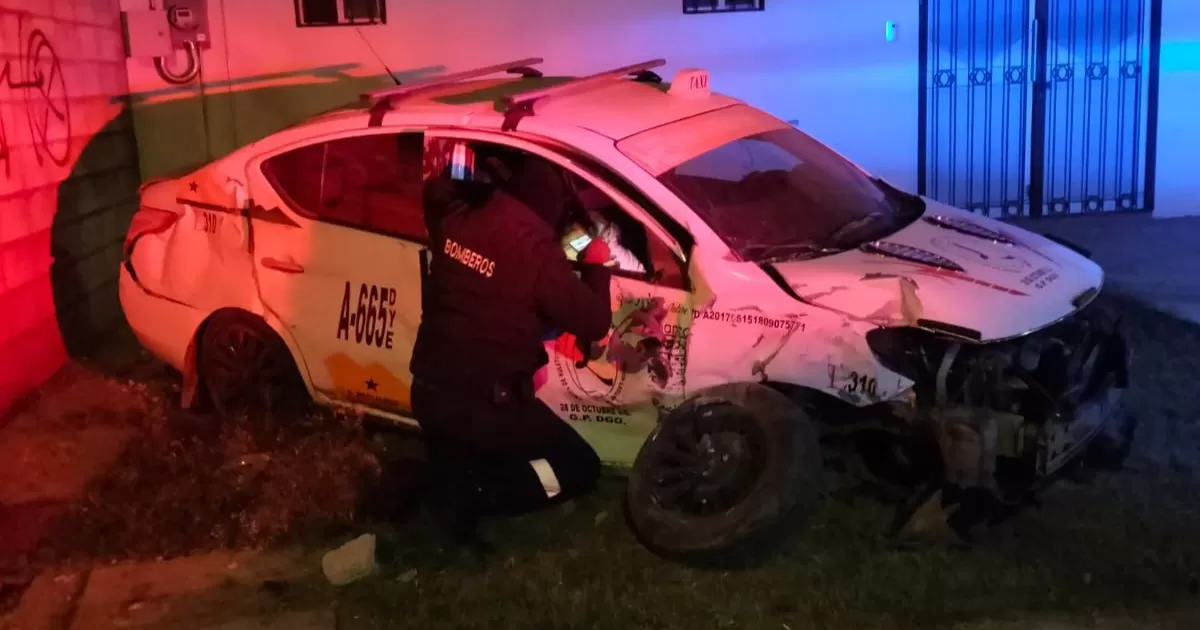 Madre e hija lesionadas tras accidente de taxi; chofer huyó del lugar en Gómez Palacio