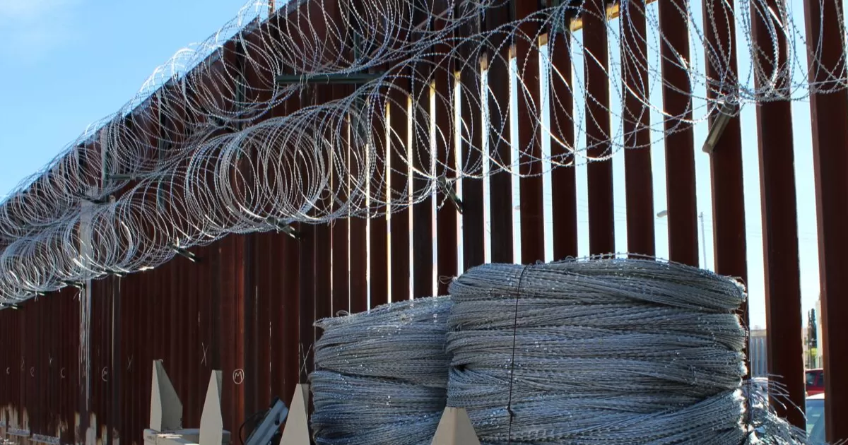 Un senador republicano con voluntad por legalizar indocumentados explica por qué es positivo endurecer la política migratoria; en Guatemala, un sacerdote dedicado a proteger migrantes le concede razón