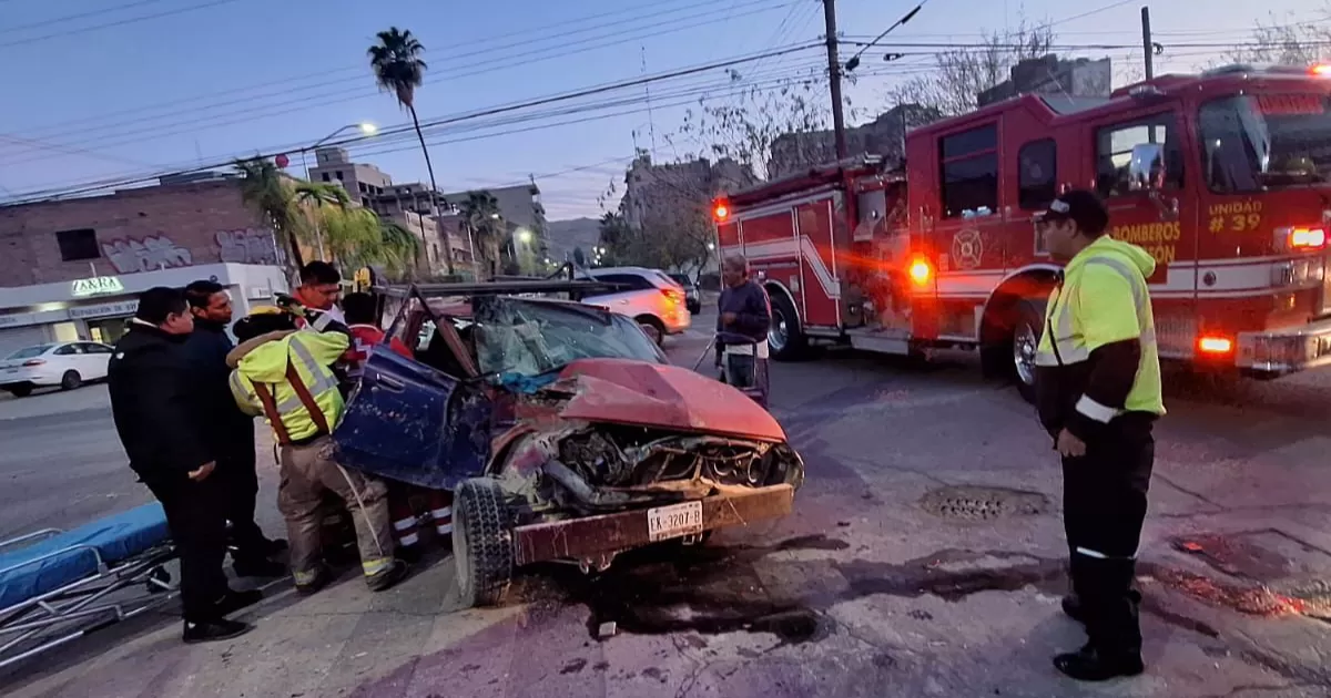 El percance sucedió la tarde noche del pasado jueves 23 de enero, cuando el conductor de una pipa cargada de agua circulaba sobre la calle Cepeda.