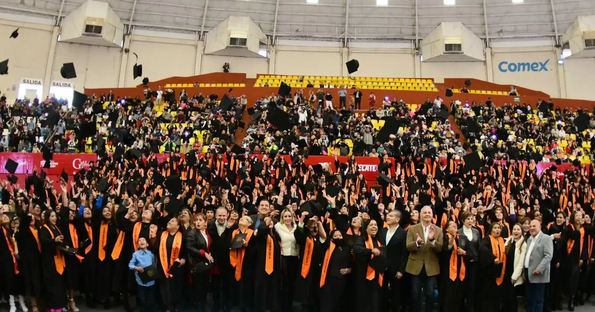 Concluyen estudios de preparatoria 419 mujeres