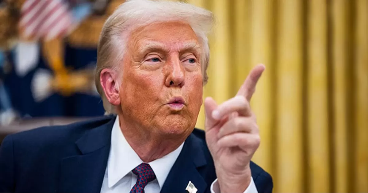 Colombia da marcha atrás y acepta deportados en aviones militares tras amenazas arancelarias de Trump