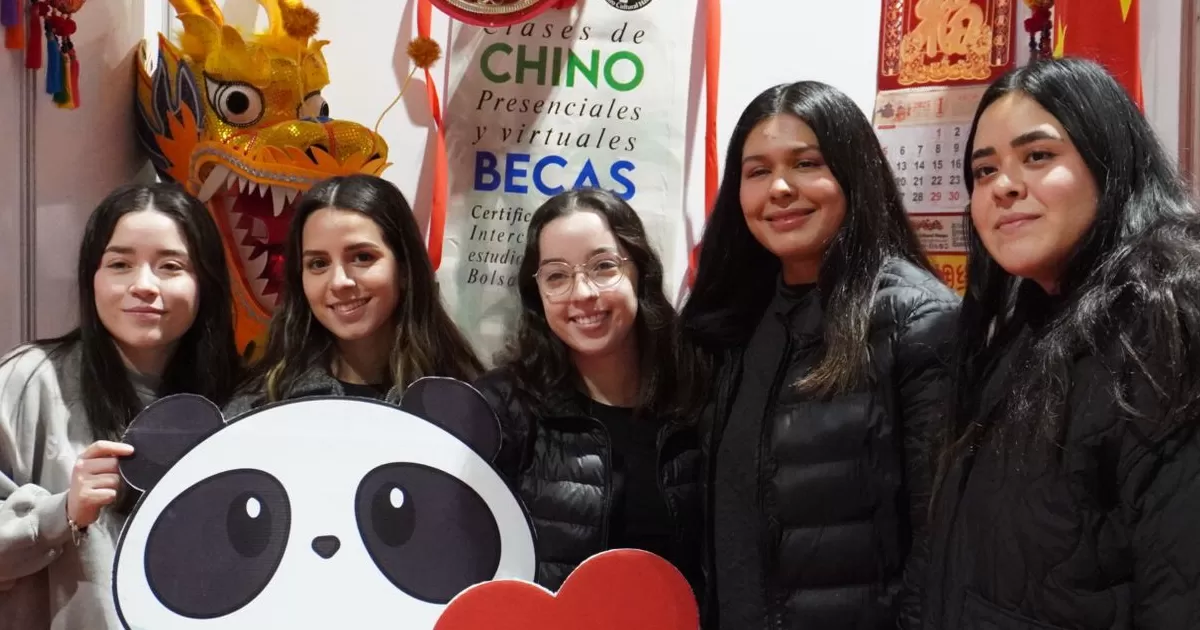 Este evento, que arrancó en punto de las 9:00 horas dentro del Auditorio San Ignacio, concentró a una gran cantidad de alumnos quienes mostraron un interés genuino por los estantes de los representantes de universidades, como la Universidad de Córdoba, Argentina, Cali Colombia, Italia y Paris, además de Uruguay.