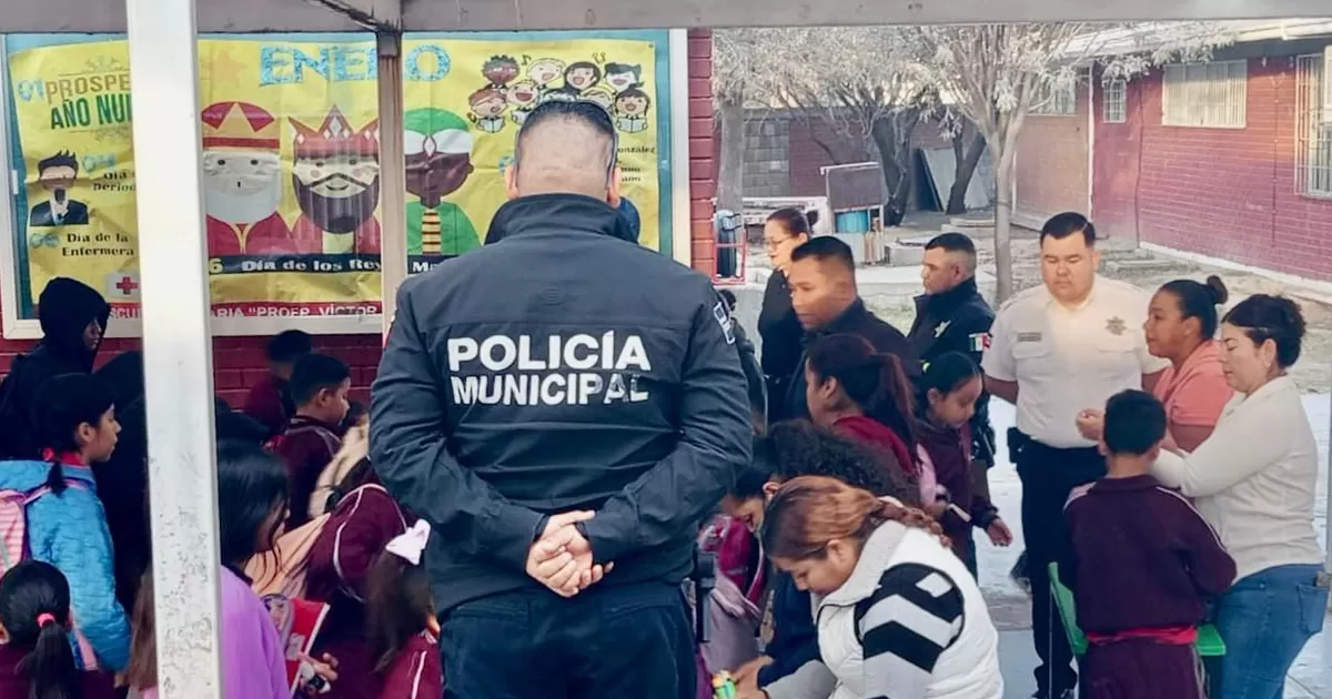 Policía de Torreón implementa “operativo mochila” en la escuela primaria Víctor García Carreño