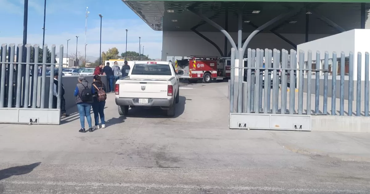 Derrame de ácido clorhídrico provoca evacuación en Hospital General de Gómez Palacio