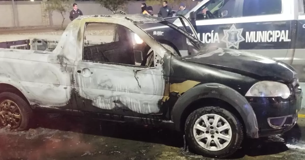 Incendio de vehículo moviliza a bomberos de Torreón