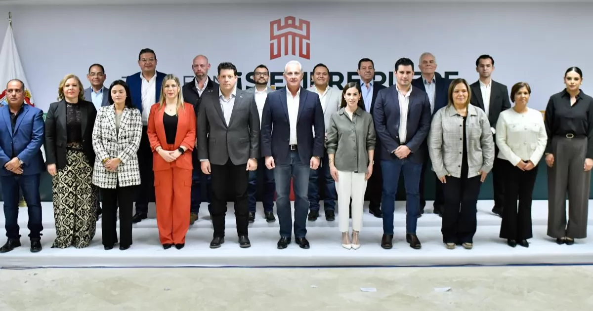 Actualmente, de los nombramientos otorgados  únicamente hay 10 mujeres en el gabinete municipal y 31 hombres.
