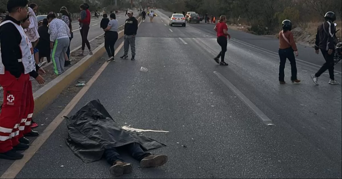 Muere motociclista tras impactarse con luminaria al poniente de Torreón