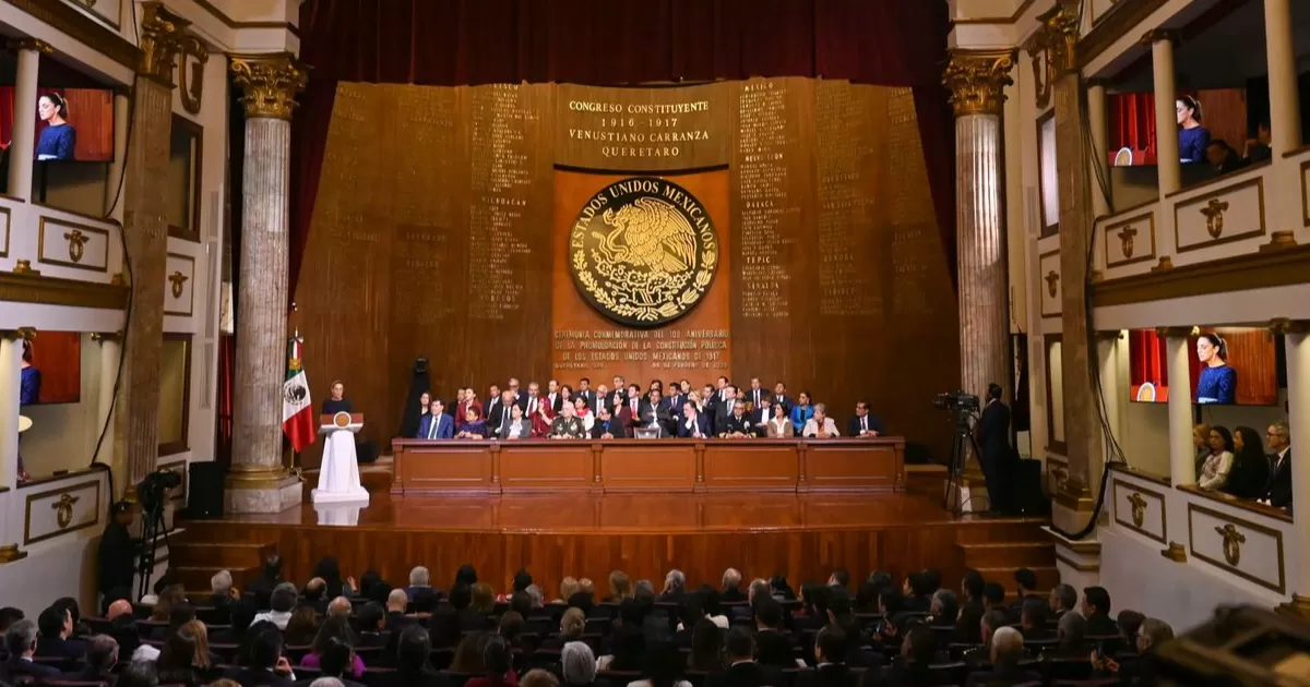 Con estas reformas, la Jefa del Ejecutivo Federal destacó que la lucha por la democracia y contra cualquier forma de corrupción son un asunto de principios.