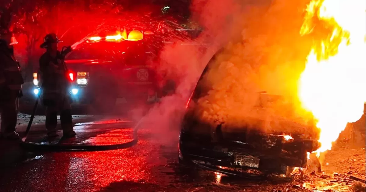 Debido a que la unidad no se encontraba encendida, los propietarios desconocieron el motivo del incendio.