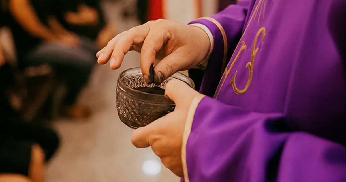 Como otros rituales cristianos, llegÃ³ a MÃ©xico durante la Ã©poca colonial, como parte de la evangelizaciÃ³n. Desde entonces, se ha convertido en un dÃ­a importante, pues, ademÃ¡s, es cuando comienza la abstinencia de carne roja en la dieta.