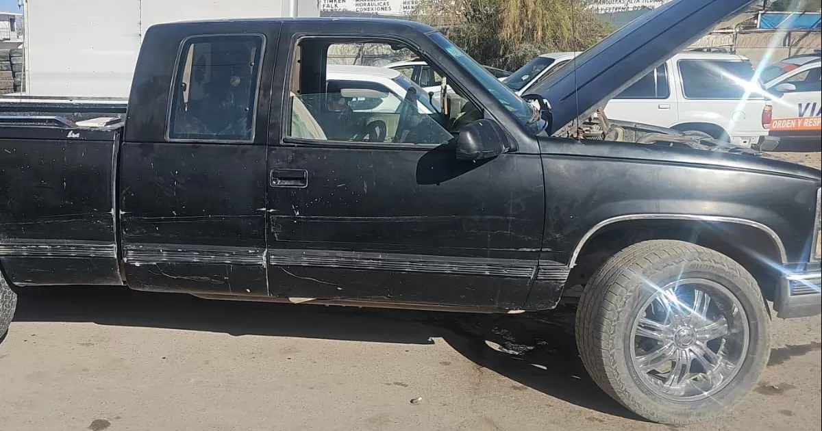 Aseguran camioneta con reporte de robo; persecución fue transmitida a través de una red social