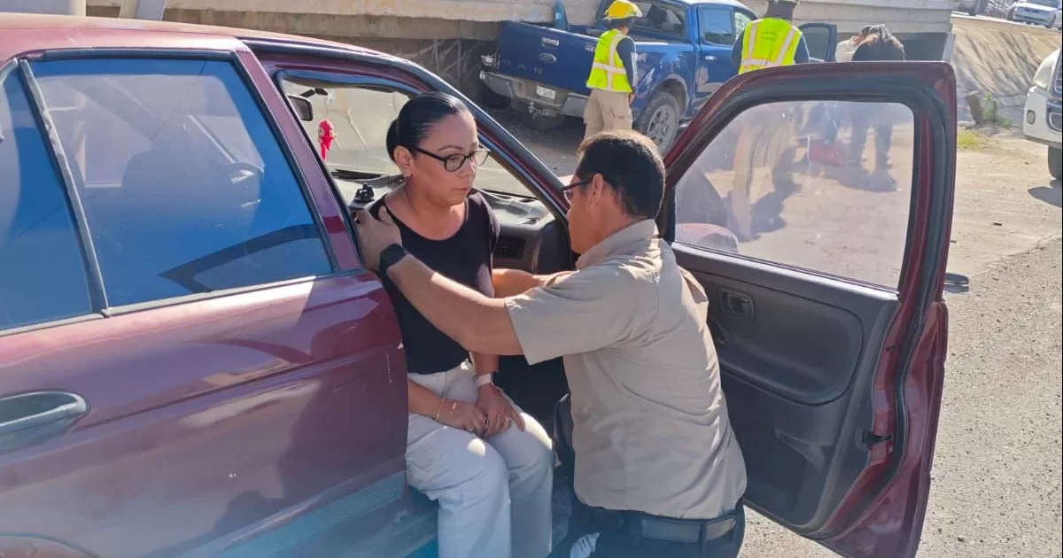 Carambola de 3 vehículos moviliza a cuerpos de emergencia en periférico de torreón