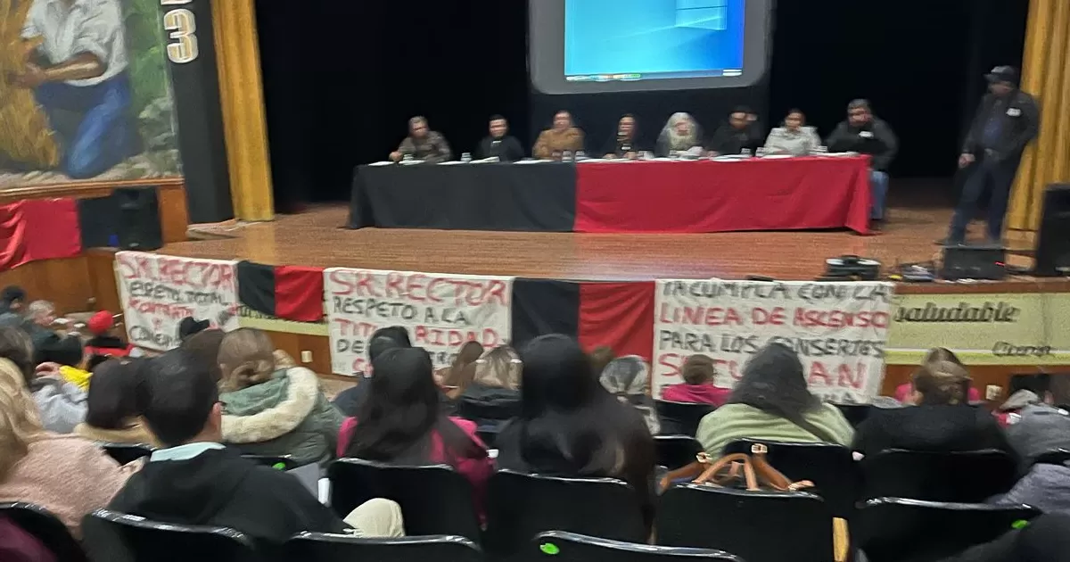 Tras analizar la propuesta, los trabajadores señalaron que no se estaba cumpliendo con todas las peticiones hechas por la violación a cláusulas del contrato colectivo, por lo que se procedió a votar quienes estaban a favor o en contra de la propuesta.