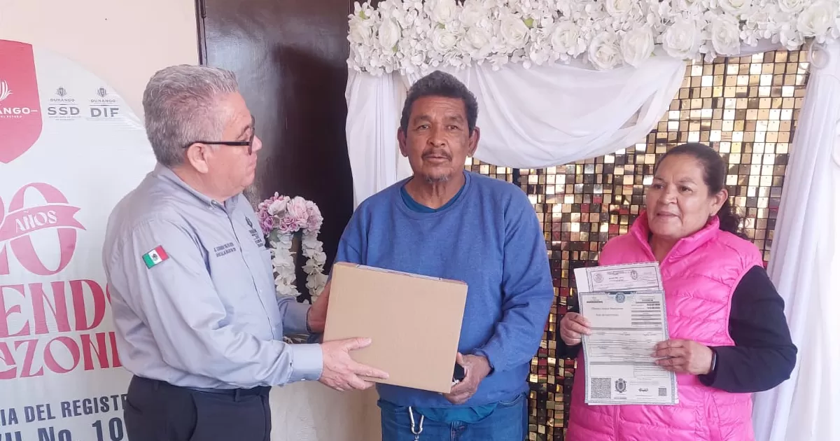 El titular de la Oficialía número 10 del Registro Civil, Rubén Eduardo Silva Olivo, informó que, en lo que va de febrero se han celebrado, en promedio, 12 uniones diarias en sus instalaciones, por lo que considera buena la respuesta de los gomezpalatinos a esta invitación del gobernador Esteban Villegas.