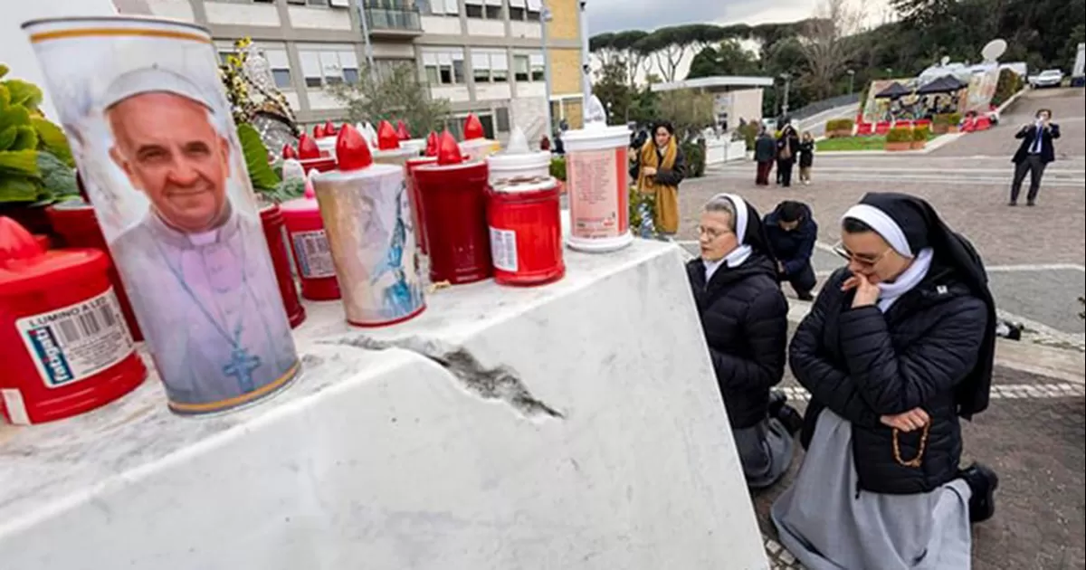 Papa Francisco está en estado crítico: tuvo crisis de asma y necesitó transfusión de sangre