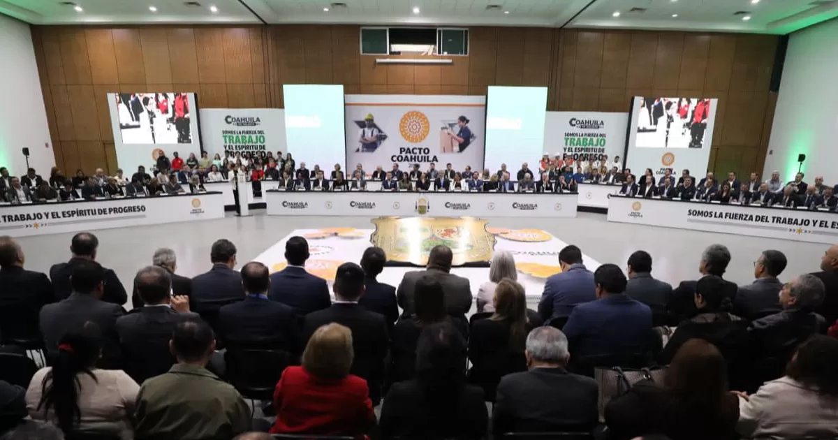 Realizan en Arteaga la firma del Pacto Coahuila 2024.