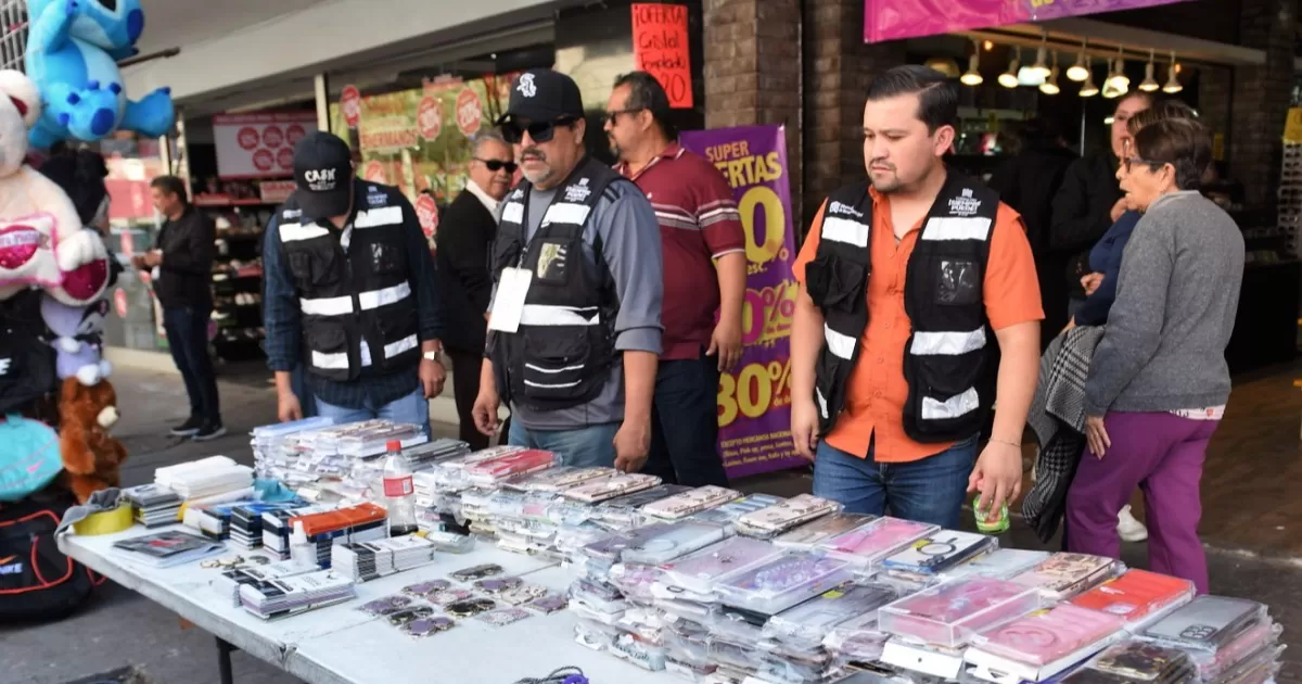 Las autoridades estuvieron acompañadas por representantes del Consejo de Vialidad de Torreón y de la Cámara Nacional de Comercio, Servicios y Turismo de Torreón.