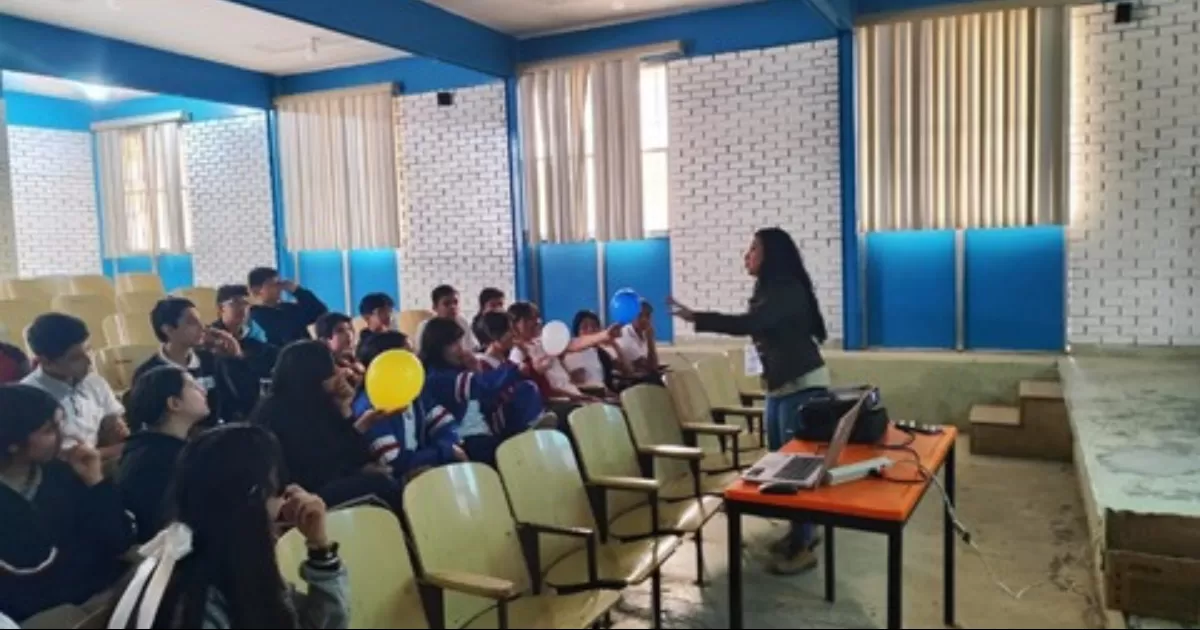 Ayuntamiento de Gómez Palacio acude a escuelas a dar charlas sobre el eclipse