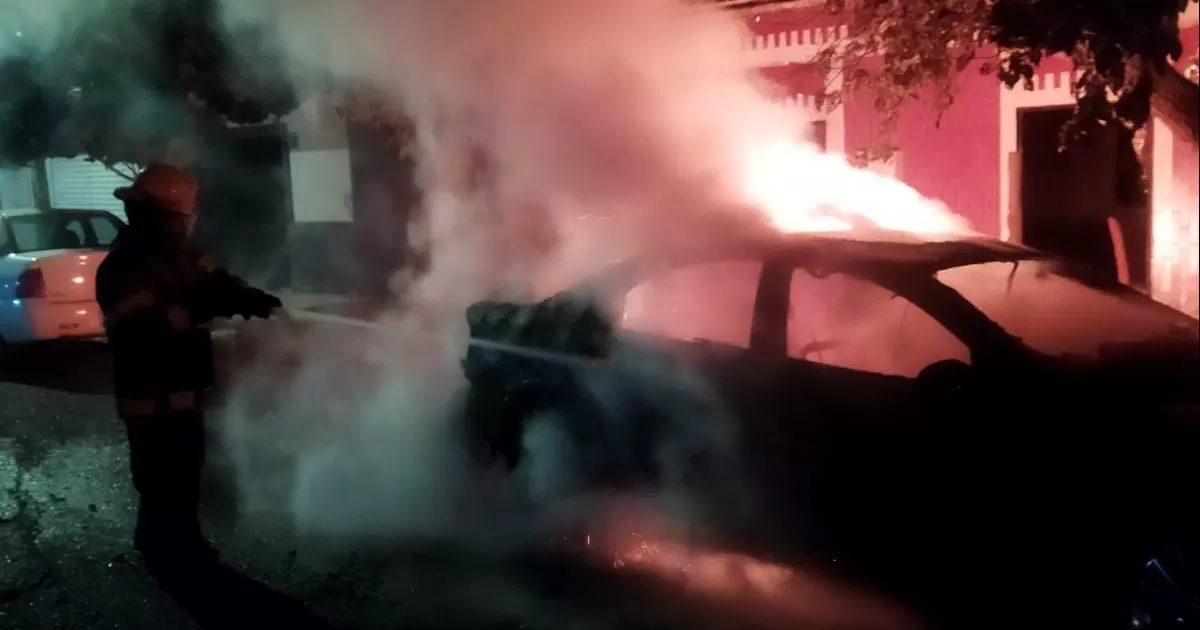 Fueron elementos de la Dirección de Protección Civil y Bomberos quienes se trasladaron a Av. Braulio Fernández Aguirre esquina con C. Juan E. García, de la Colonia Luis Echeverría Oriente.