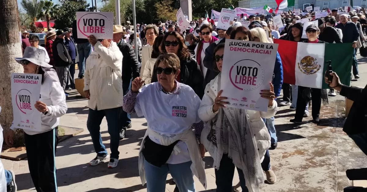 Realizan marcha por la democracia en Torreón